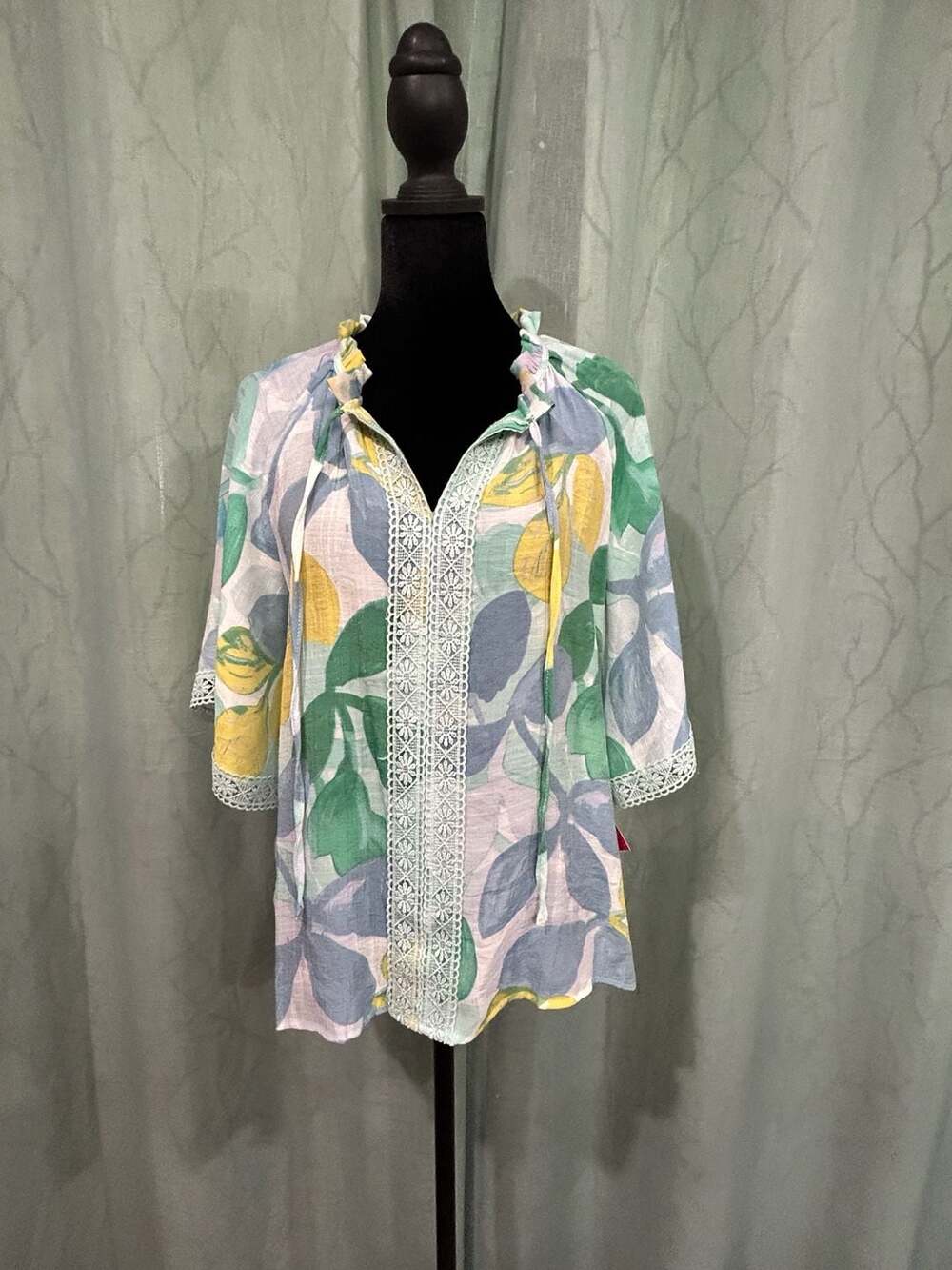 Hope & Harlow Floral Print Ruffle Neck Tie Front Blouse with Lace Trim - Size S